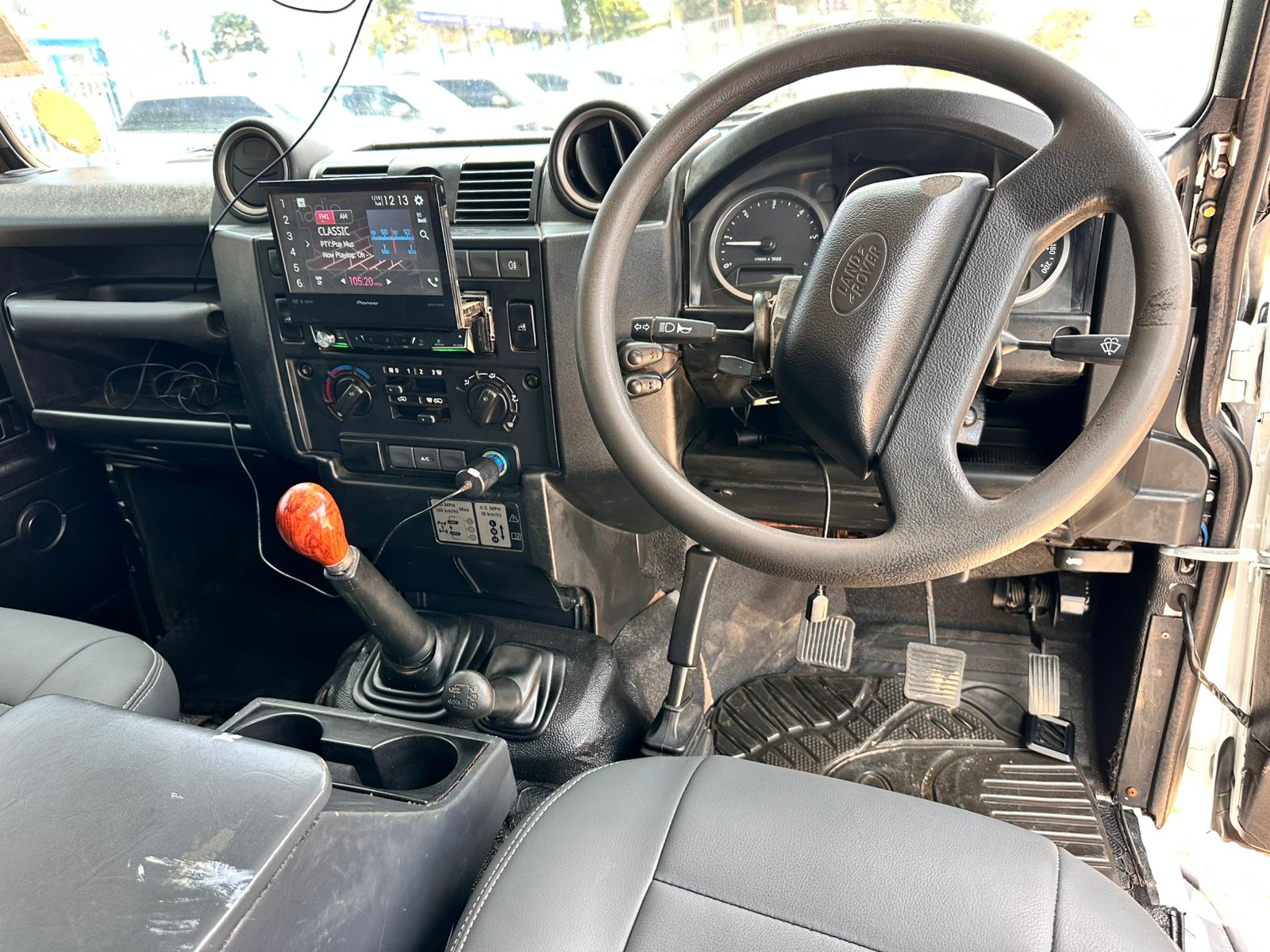 Land Rover Puma Defender 2012 - Image 2