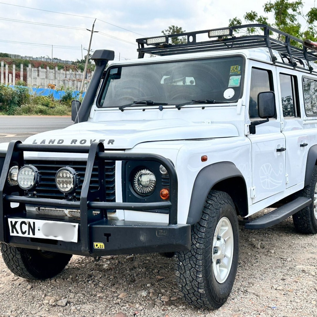 Land Rover Puma Defender 2012